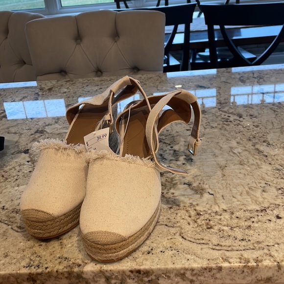 Cute wedge heels - Picture 2 of 3